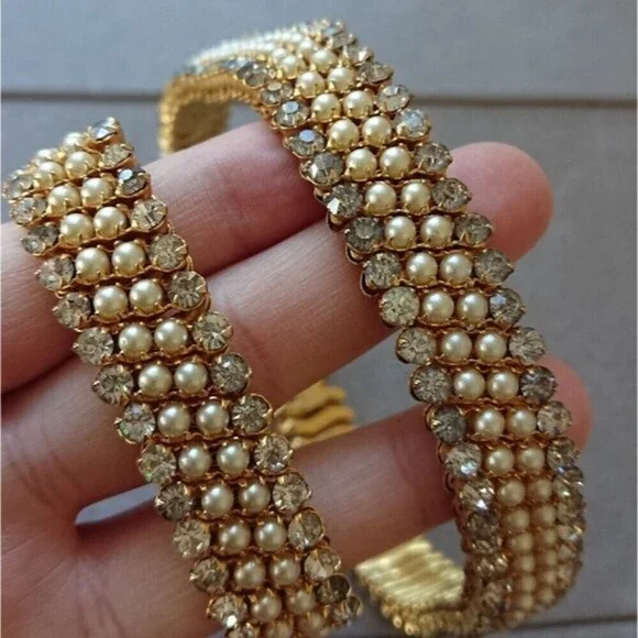 Double layer Crystals and faux pearls choker and bracelet set